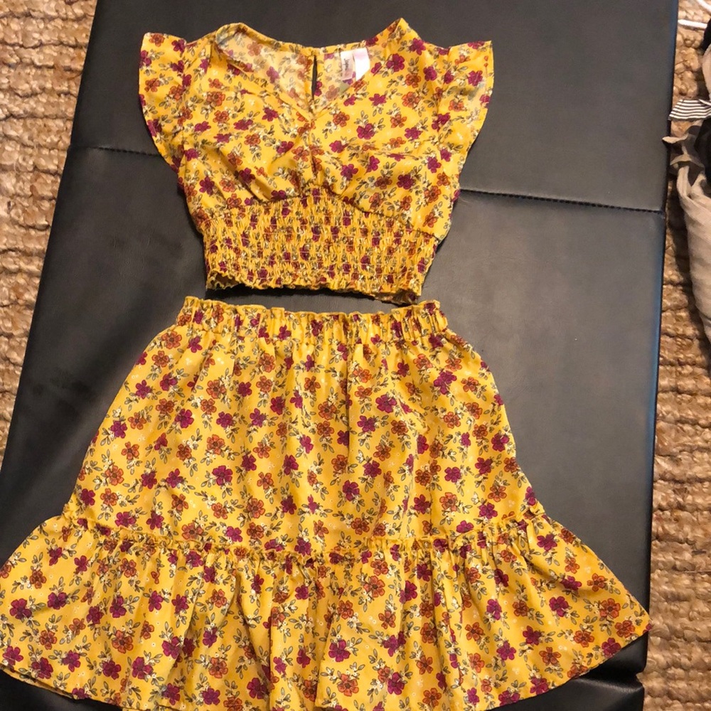 Yellow floral 2piece crop top skirt girls 8